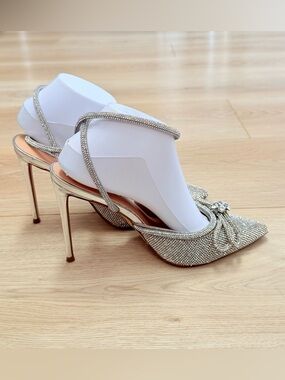 Steve Madden "viable rihenstone" 
High Heel Pumps Women’s Size 9